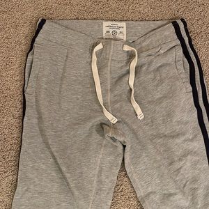 Men’s Large American Eagle sweatpants. Worn once. Grey/ blue stripes